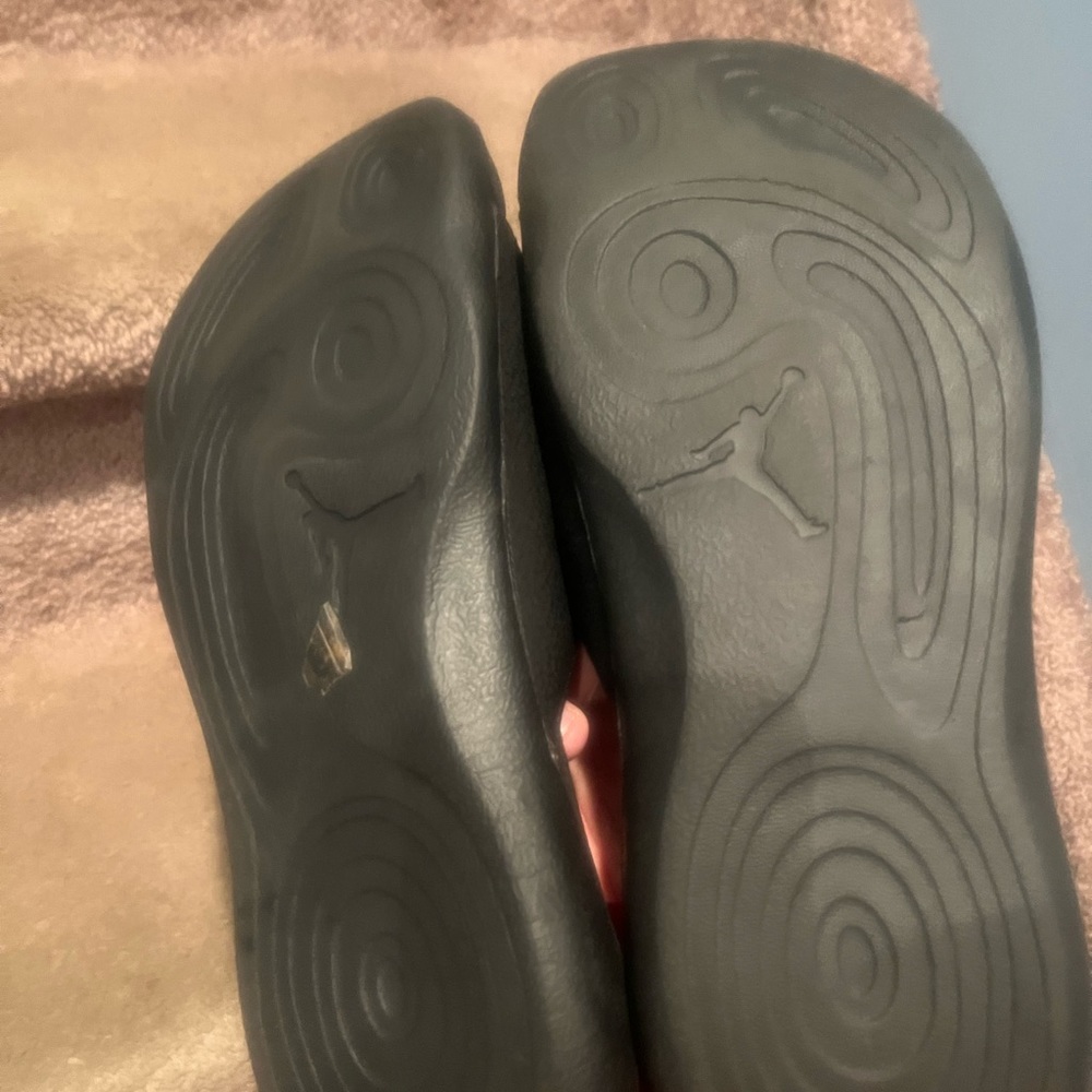 Jordan slides size 9 black. Beautiful and in great condition. So comfortable! - Picture 7 of 7